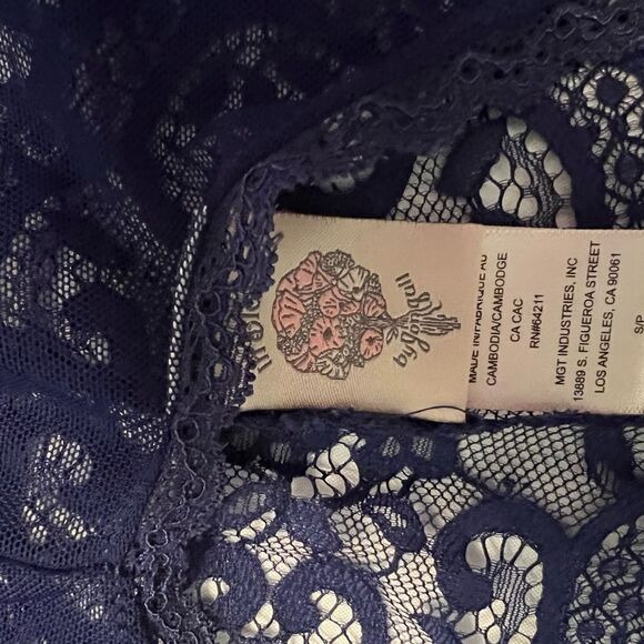 In Bloom Teddy - Picture 2 of 3